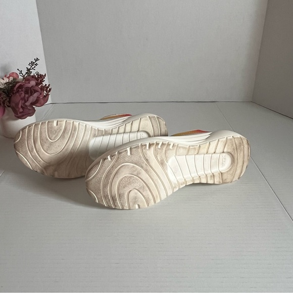 Psudo Women’s Gradient Rainbow Sneakers - Picture 6 of 6